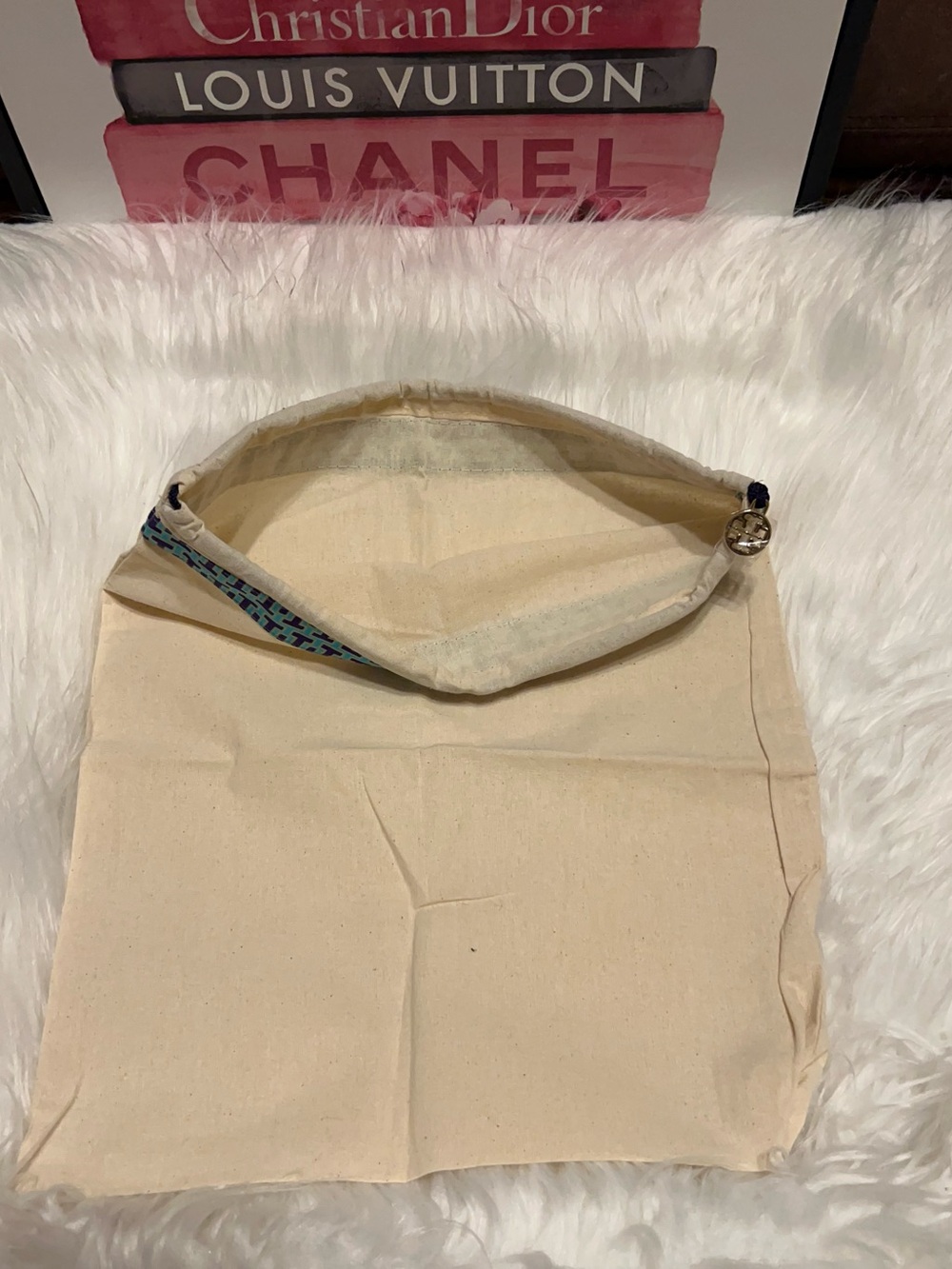 Tory Burch autentic new Cream Canvas Drawstring with Blue Trim dust bag 12X15 - Picture 4 of 8